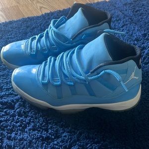 Jordan 11 Retro Pantone